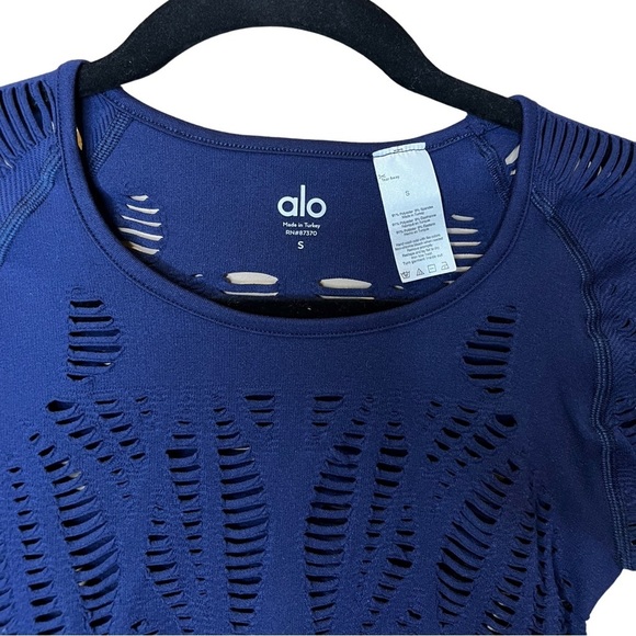 Alo Yoga “Wanderer” Long Sleeve Cutout Top Navy Blue Small - Picture 3 of 4